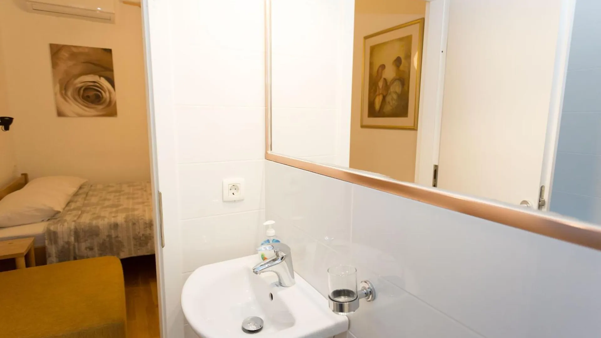 Apartment Stara Vrata Rijeka Guest house